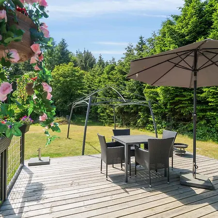 Apartment Modern With Cozy Vibes Klemensker